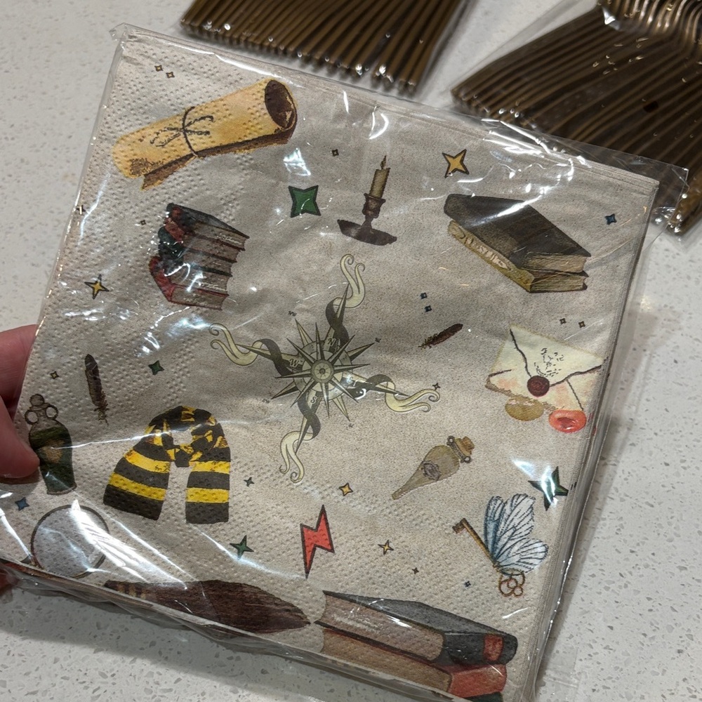 25 of each Wizard Party Supplies Set - Brown and Gold - Picture 5 of 8